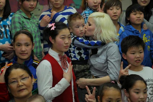 Укагийн нийгүүлсэнгүй сэтгэлд толгой мэхийнэм